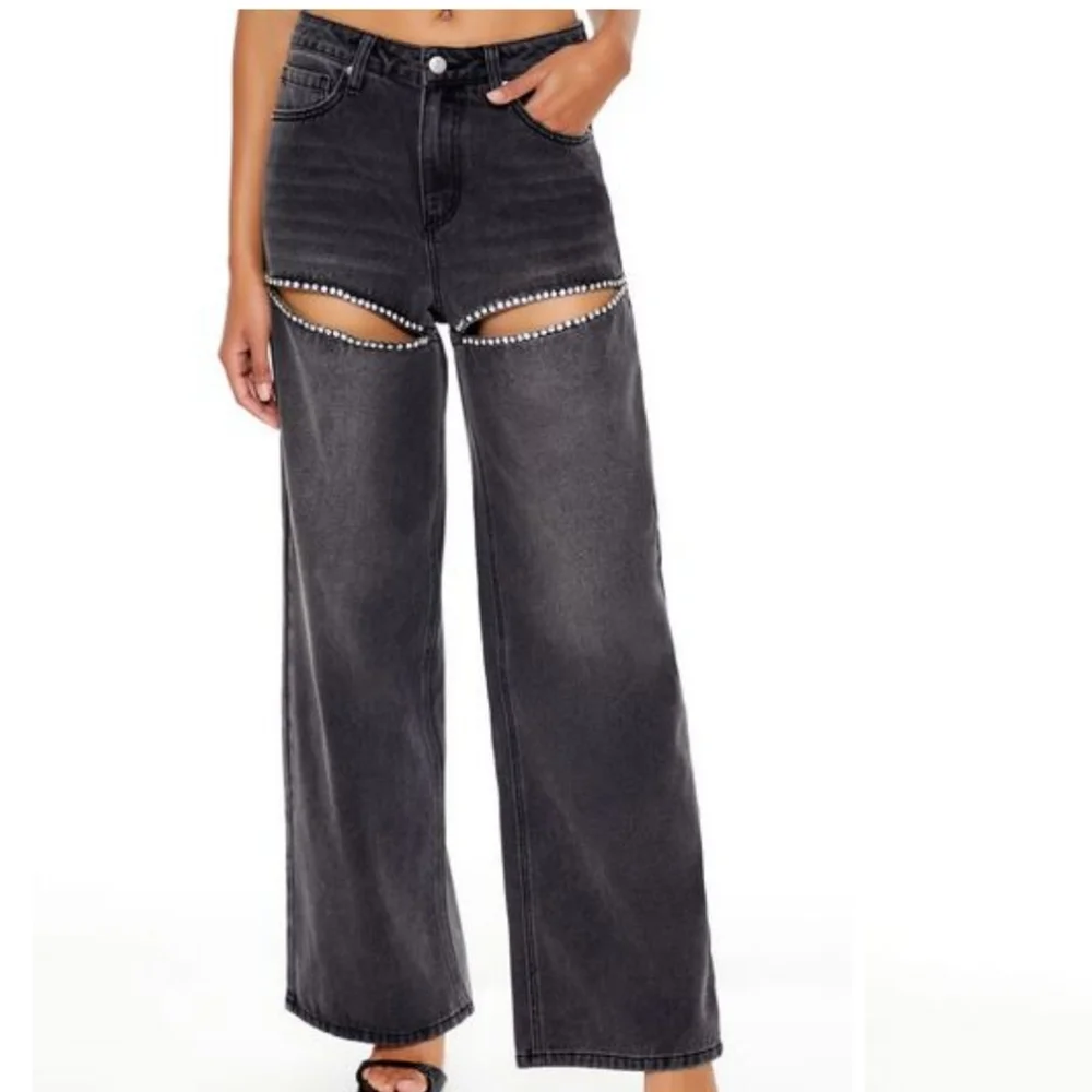 Forever 21 NWTs Bratz x F21 Rhinestone Wide-Leg Cutout Jeans - Picture 5 of 9